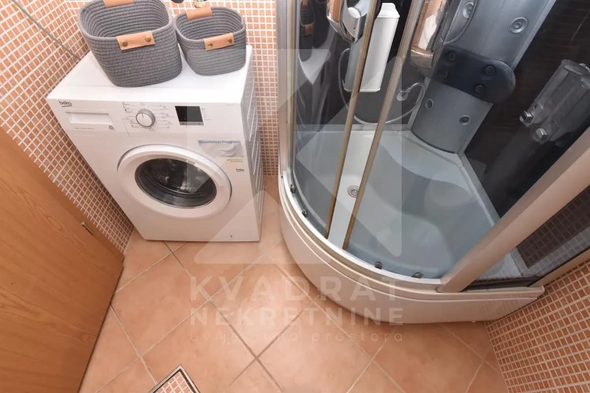 Izdavanje, jednosoban stan, 42m², 1 maj, Podgorica