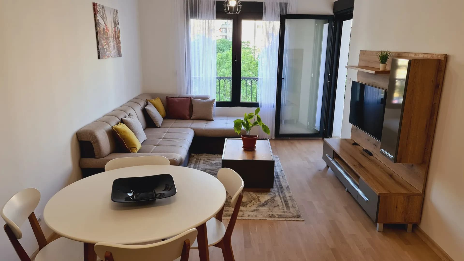 Izdavanje, jednosoban stan, 45m², Pobrežje, Podgorica