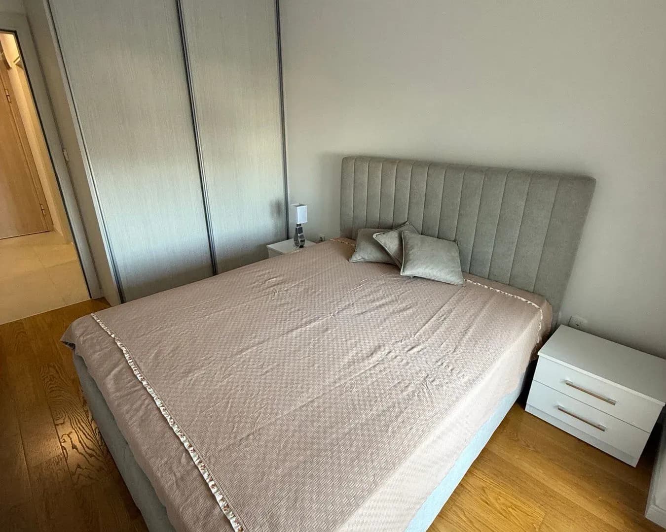 Izdavanje, jednosoban stan, 49m², Central Point, Podgorica