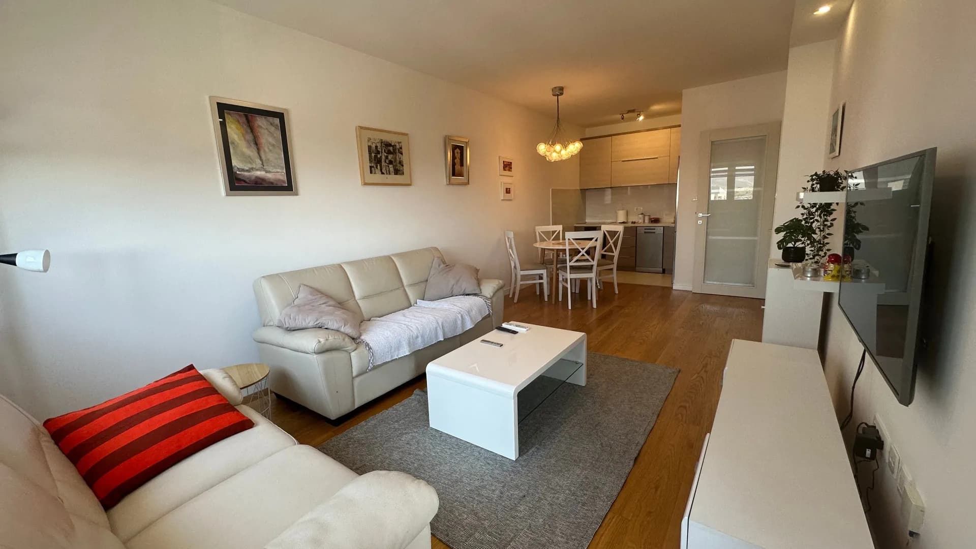 Izdavanje, jednosoban stan, 49m², Central Point, Podgorica