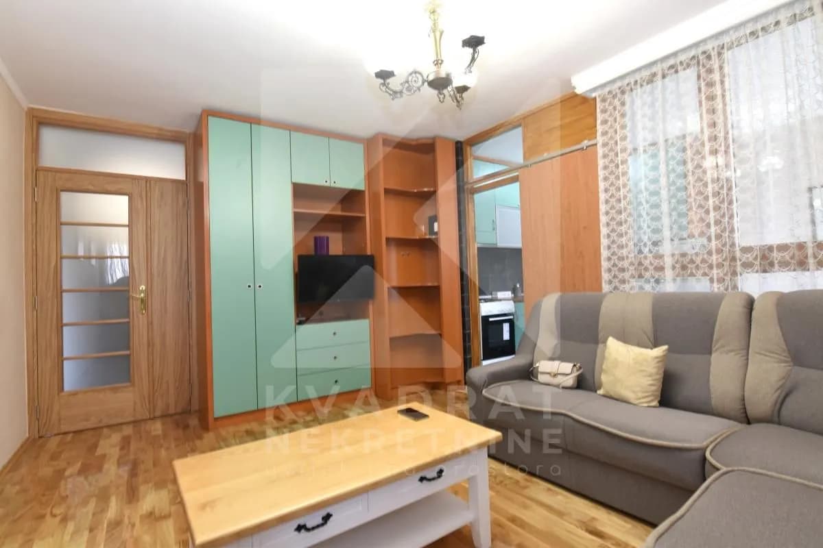 Izdavanje, jednosoban stan, 50m², Blok 5, Podgorica