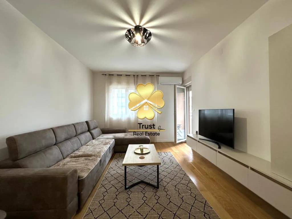 Izdavanje, jednosoban stan, 50m², Central Point, Podgorica