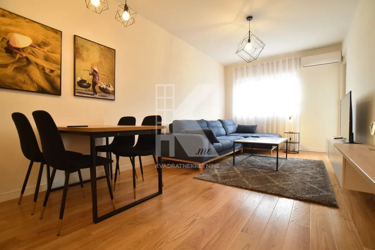 Izdavanje, jednosoban stan, 50m², Central Point, Podgorica
