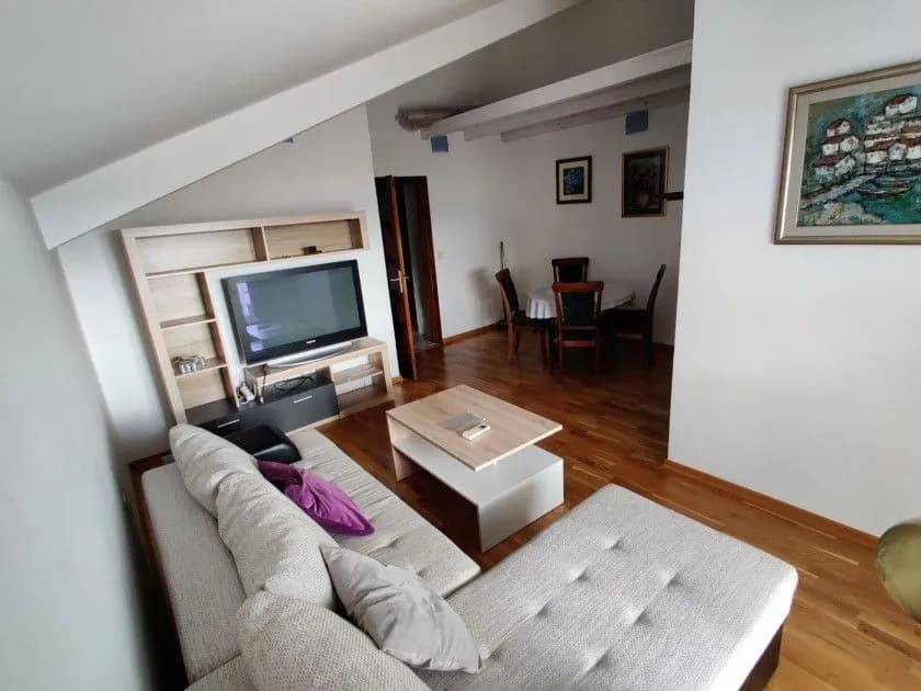 Izdavanje, jednosoban stan, 55m², Pod Kuk, Tivat