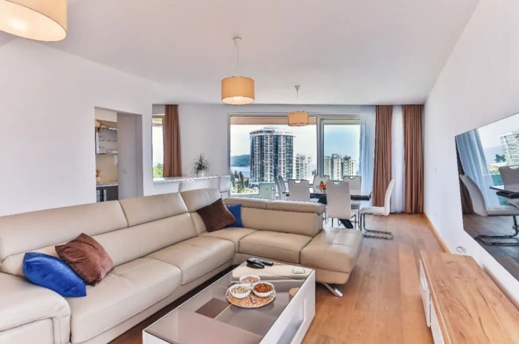 Izdavanje, jednosoban stan, 81m², Bulevar, Budva