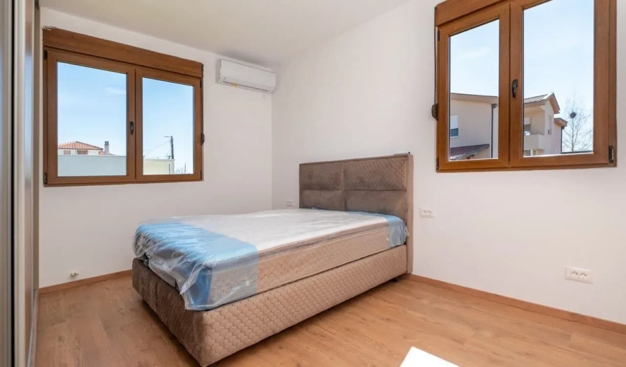 Izdavanje, kuća, 140m², Donja Gorica, Podgorica