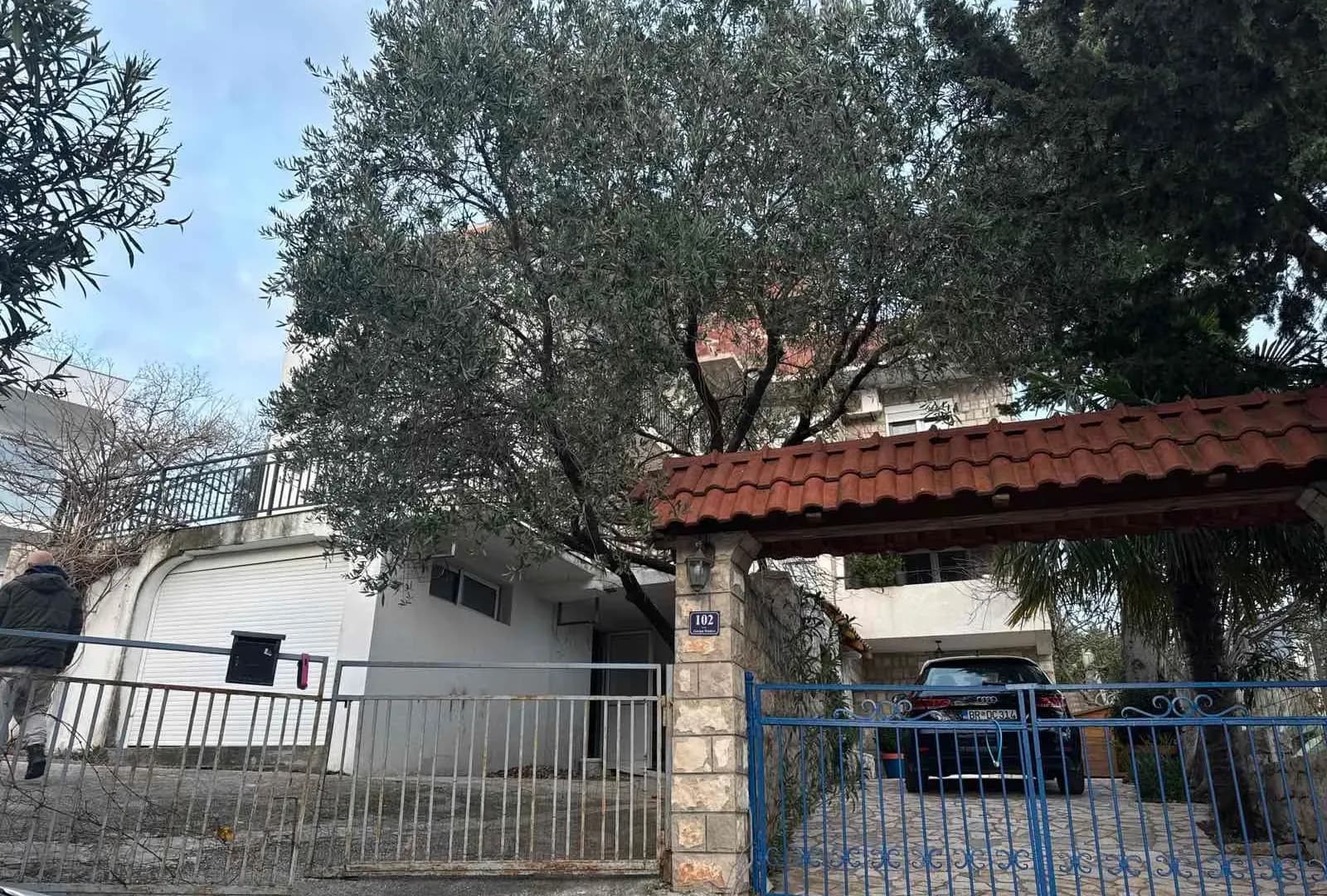 Izdavanje, kuća, 180m², Ilino, Bar