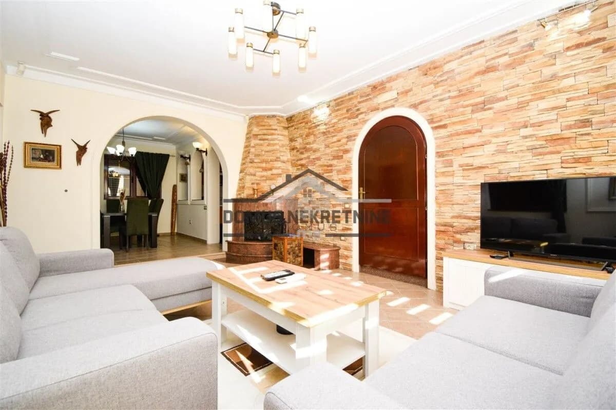 Izdavanje, kuća, 200m², Donja Gorica, Podgorica