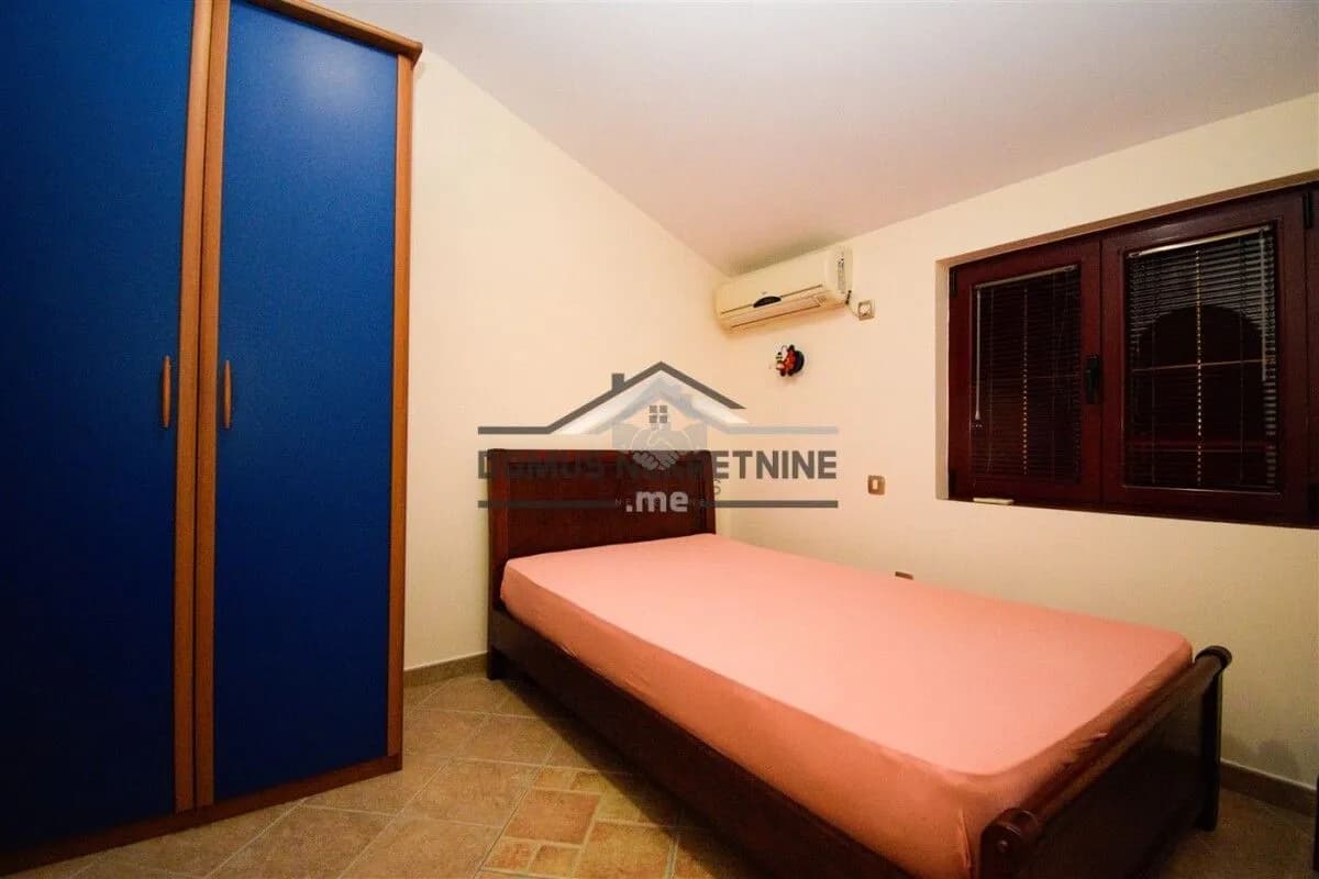 Izdavanje, kuća, 200m², Donja Gorica, Podgorica