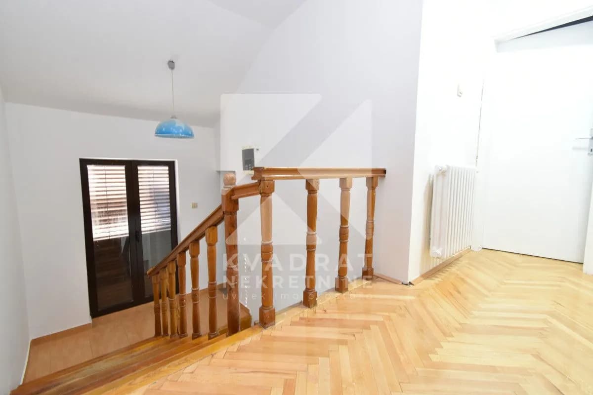 Izdavanje, kuća, 200m², Stari Aerodrom, Podgorica