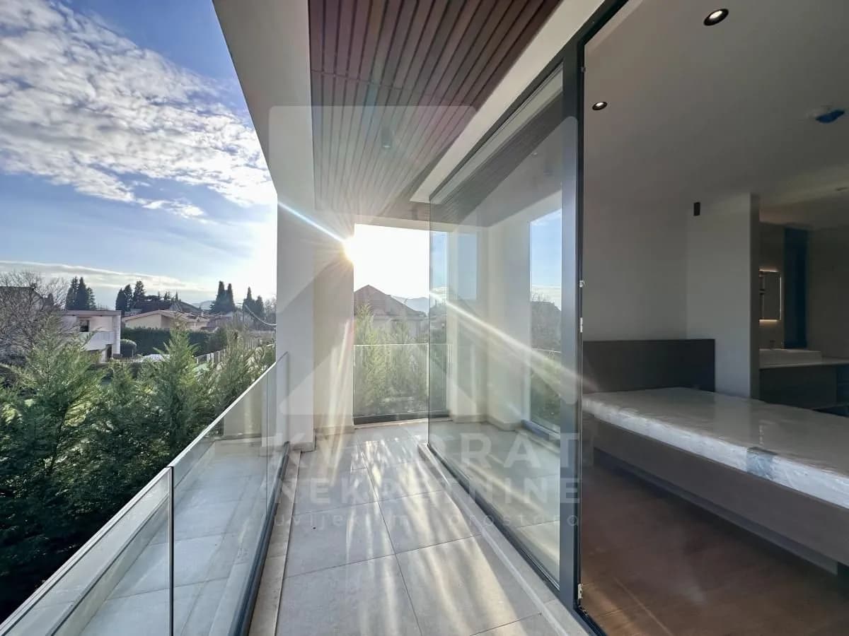 Izdavanje, kuća, 230m², Gornja Gorica, Podgorica