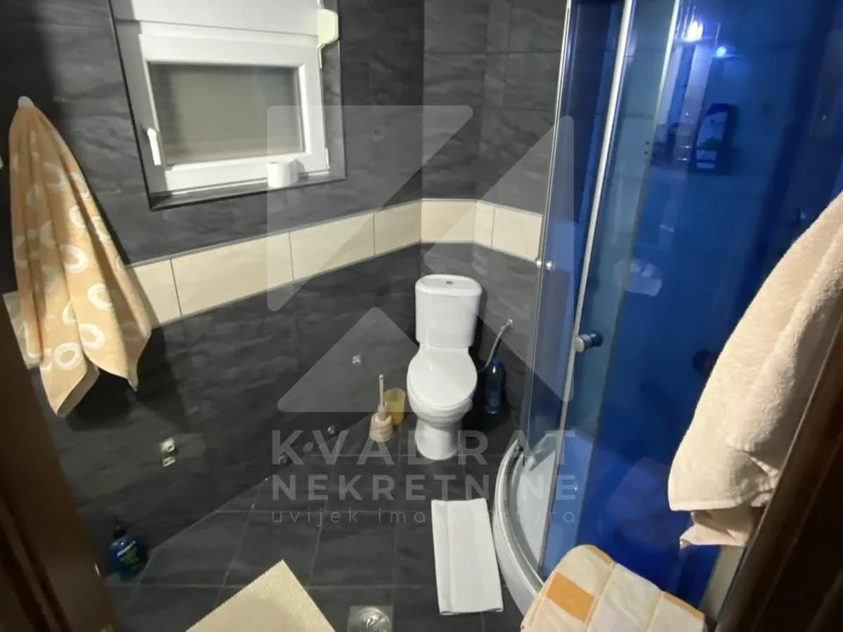 Izdavanje, kuća, 240m², Karaburško Polje, Podgorica