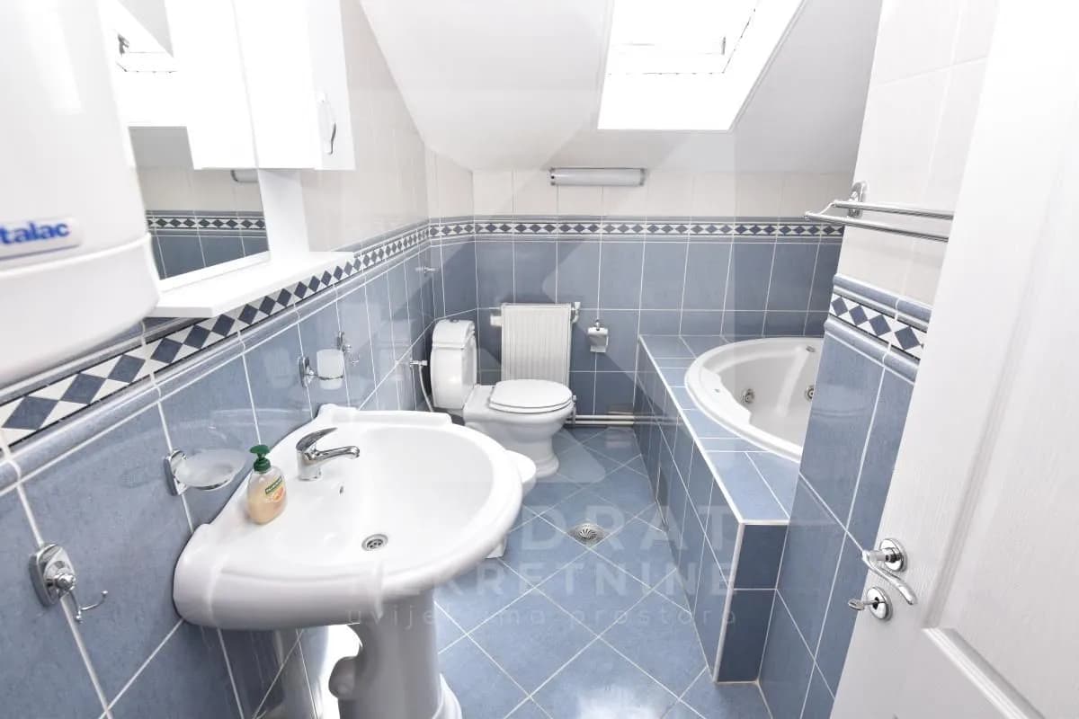 Izdavanje, kuća, 250m², Zagorič, Podgorica