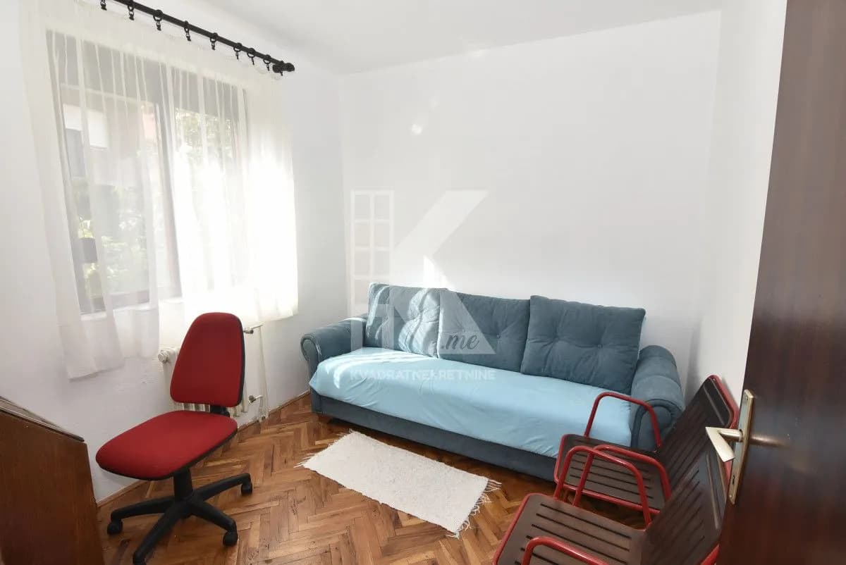 Izdavanje, kuća, 360m², Masline, Podgorica