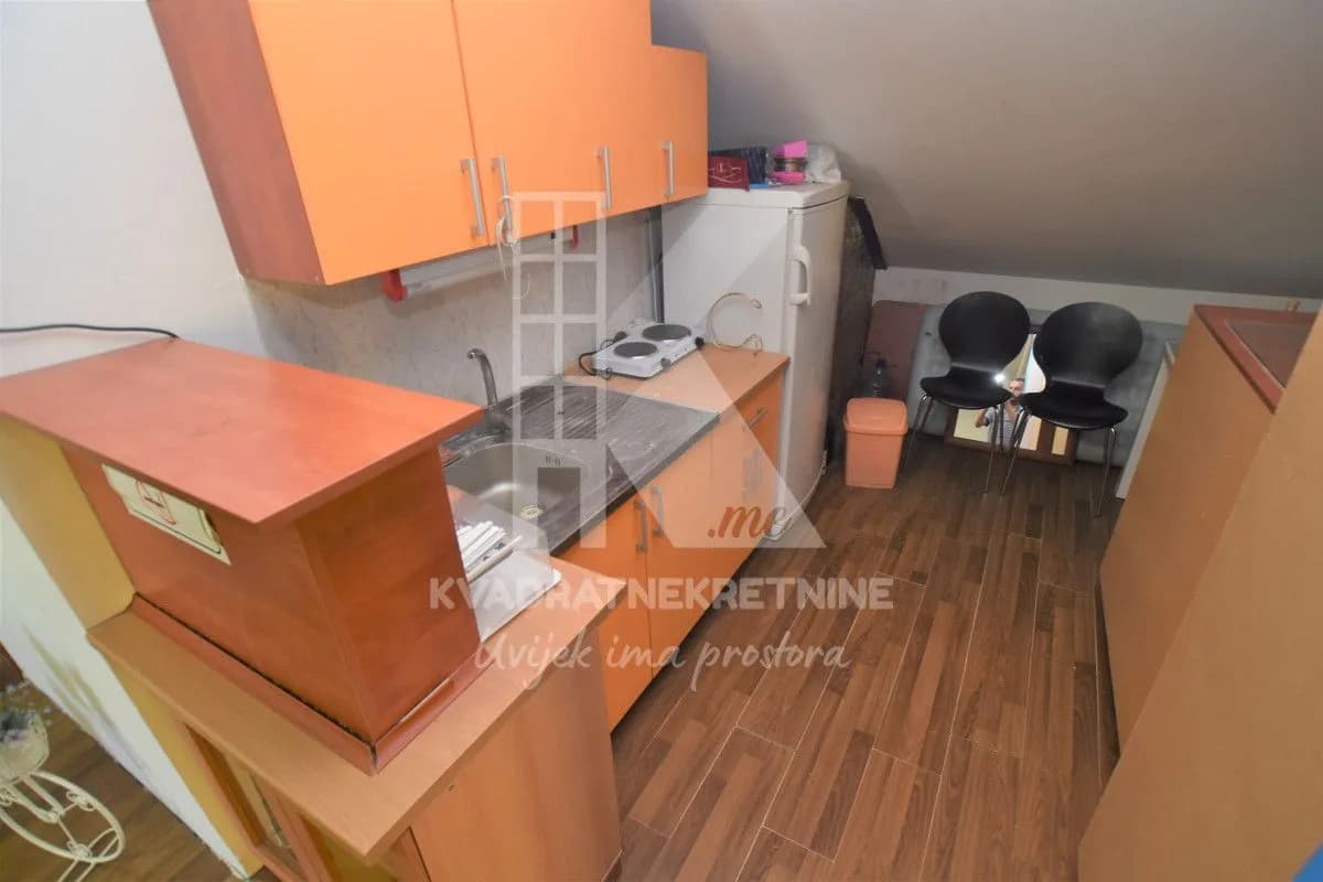 Izdavanje, kuća, 410m², Donja Gorica, Podgorica