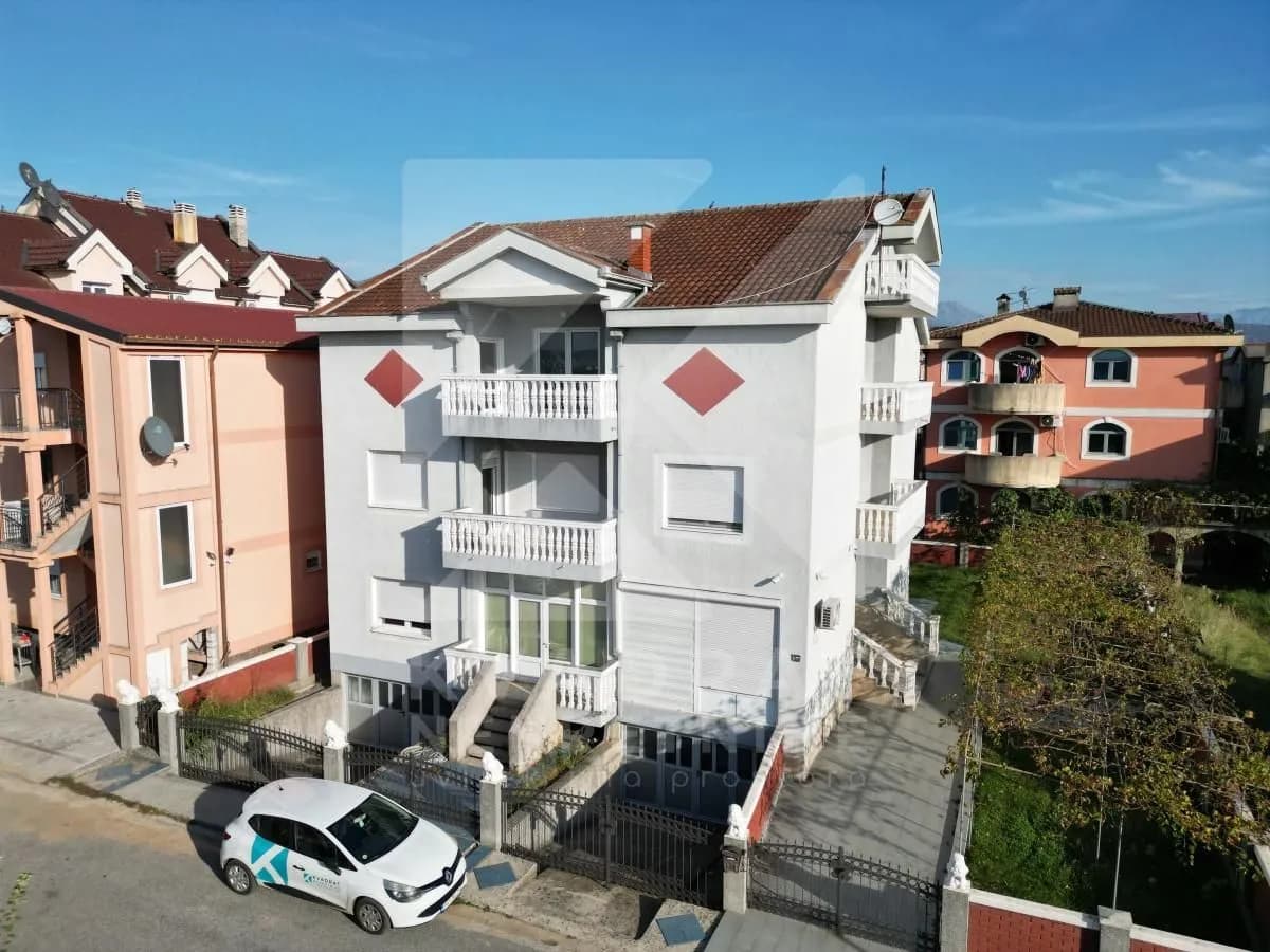 Izdavanje, kuća, 500m², Stari Aerodrom, Podgorica