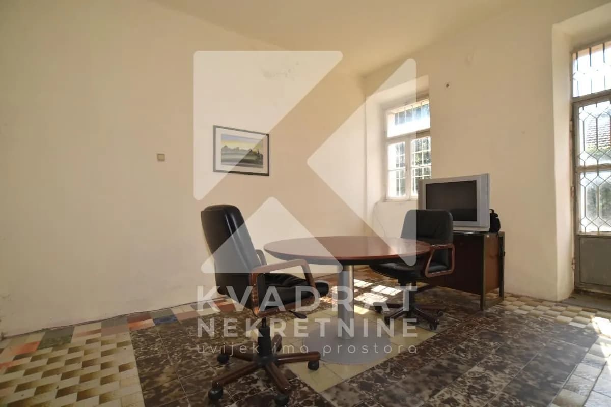 Izdavanje, poslovni prostor, 100m², Blok 7, Podgorica