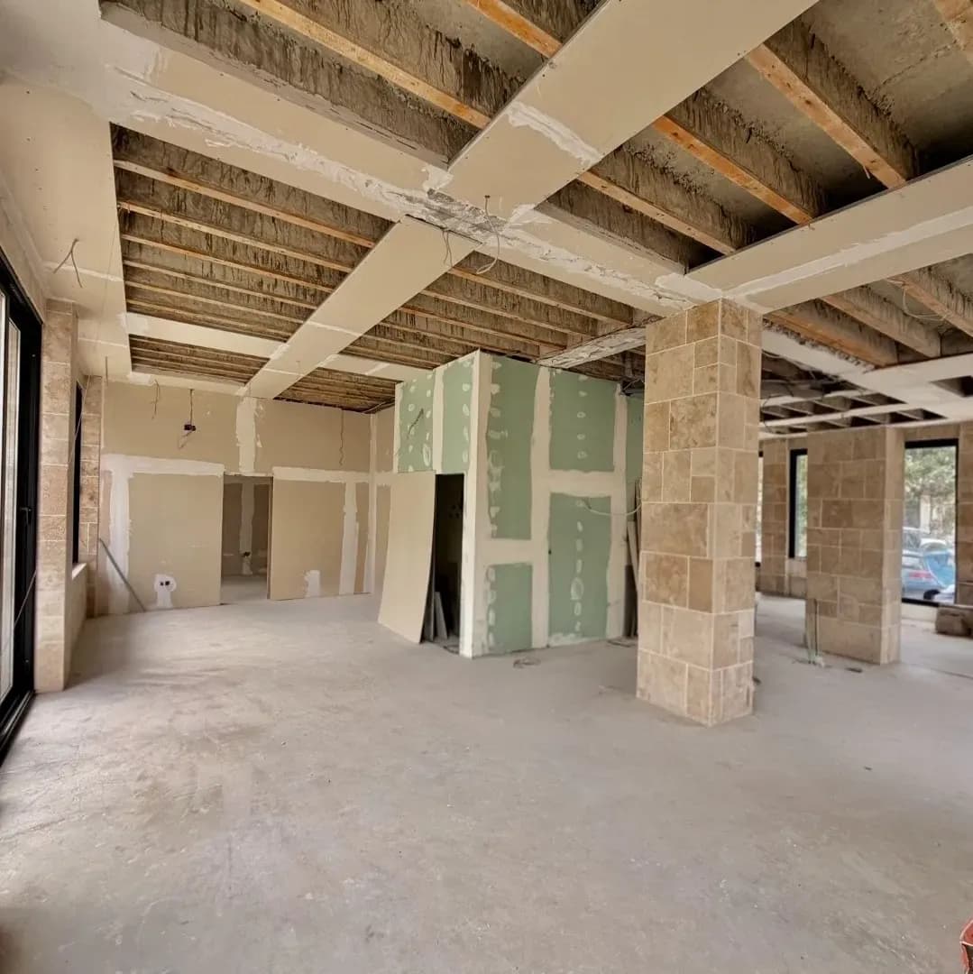 Izdavanje, poslovni prostor, 140m², Centar, Bar