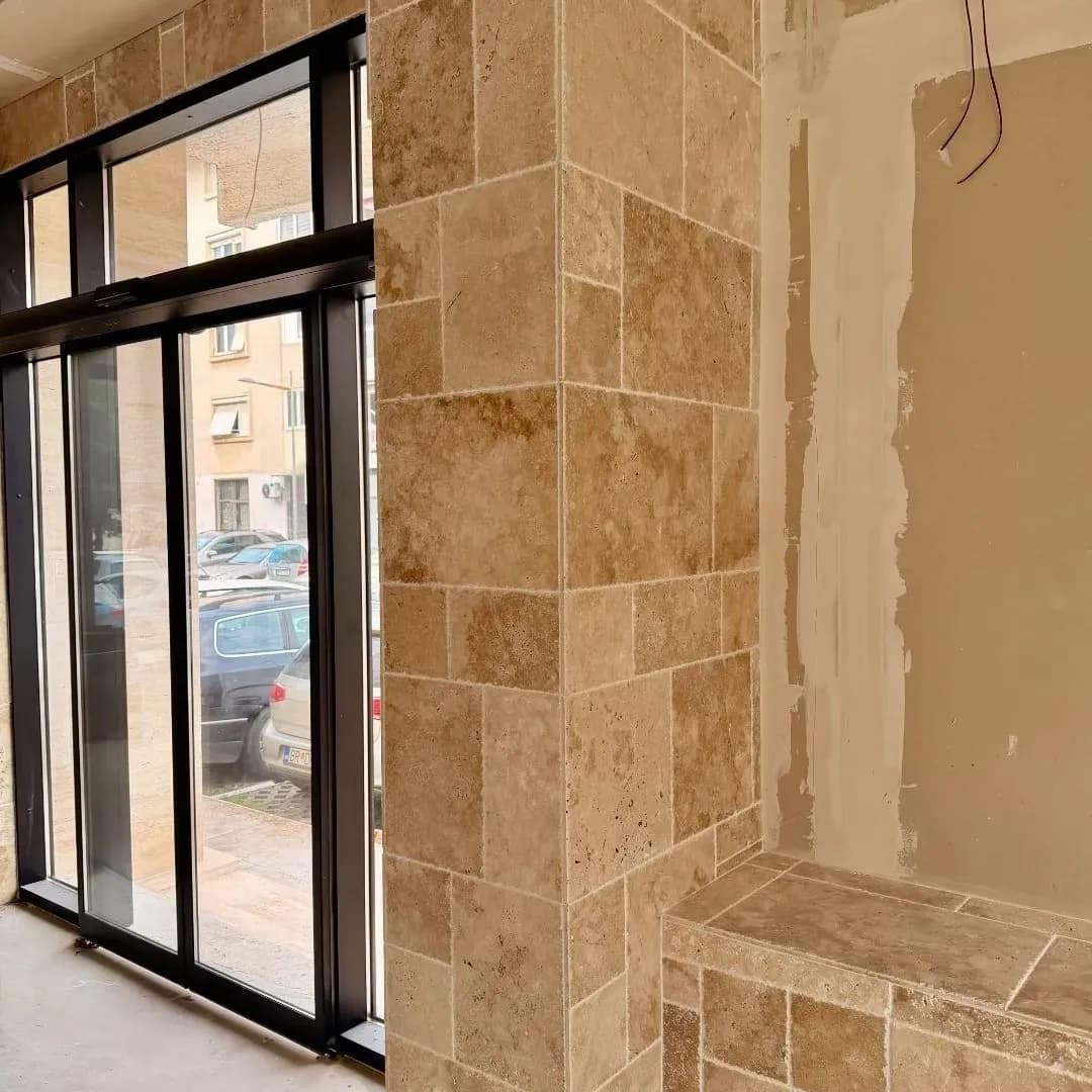 Izdavanje, poslovni prostor, 140m², Centar, Bar