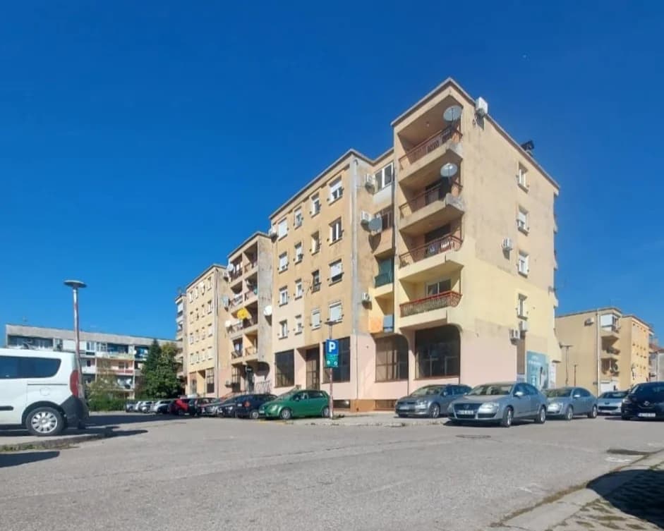For rent – Commercial space (158m2), Nikšić, Center – 1.800€