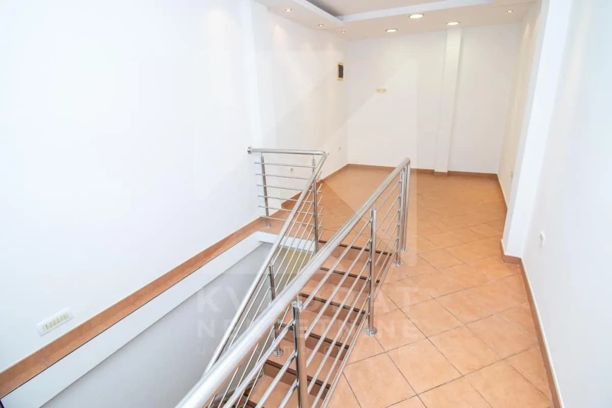 Izdavanje, poslovni prostor, 46m², Centar, Podgorica