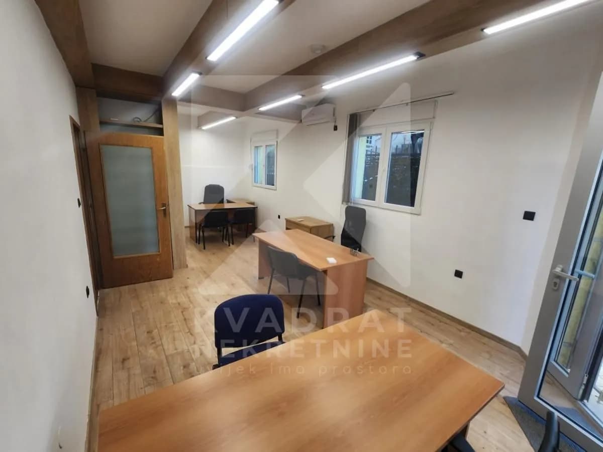 Izdavanje, poslovni prostor, 53m², Momišići, Podgorica