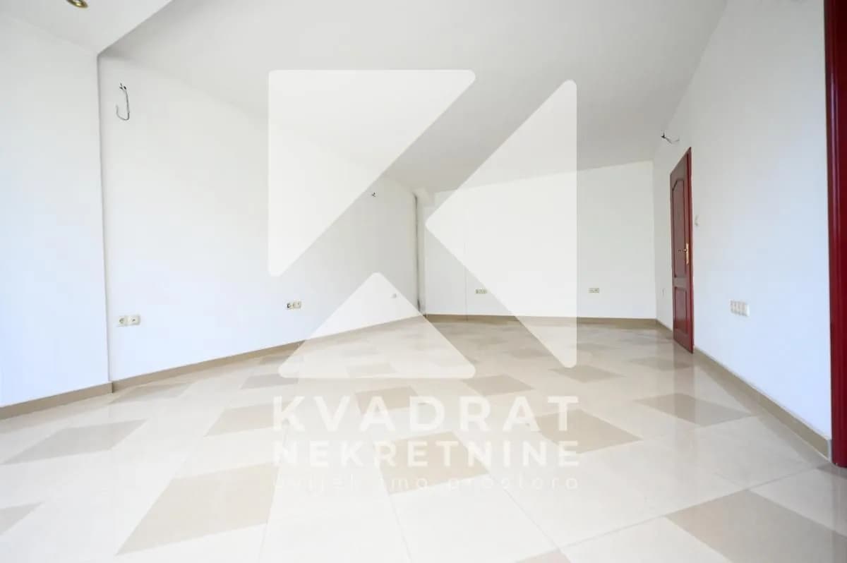 Izdavanje, poslovni prostor, 75m², Gintaš, Podgorica