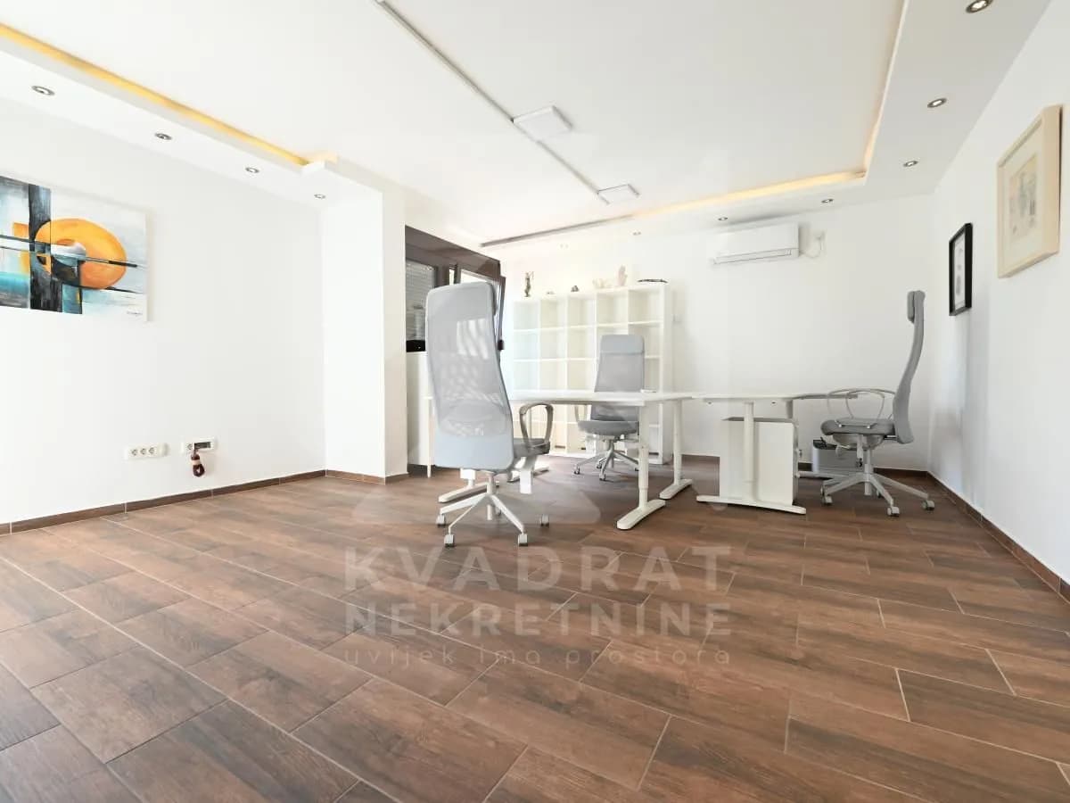 Izdavanje, poslovni prostor, 80m², Blok 5, Podgorica