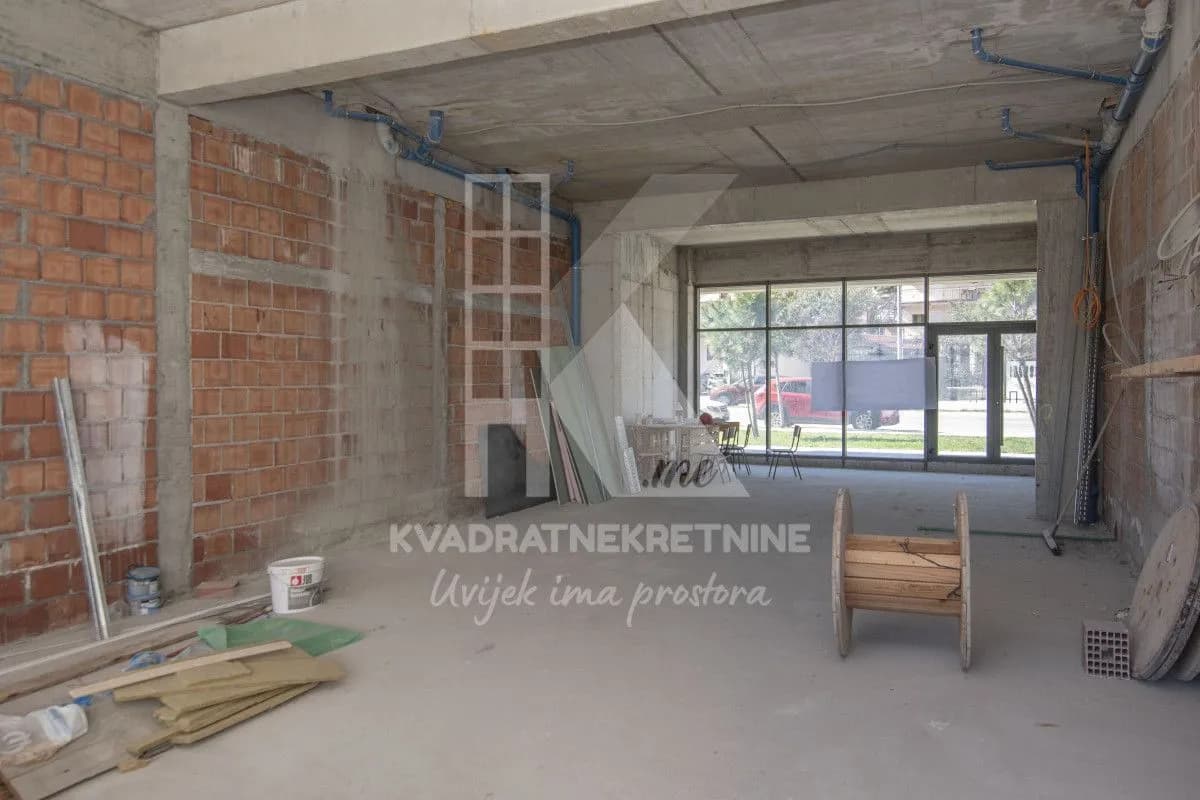 Izdavanje, poslovni prostor, 90m², Vezirov Most, Podgorica
