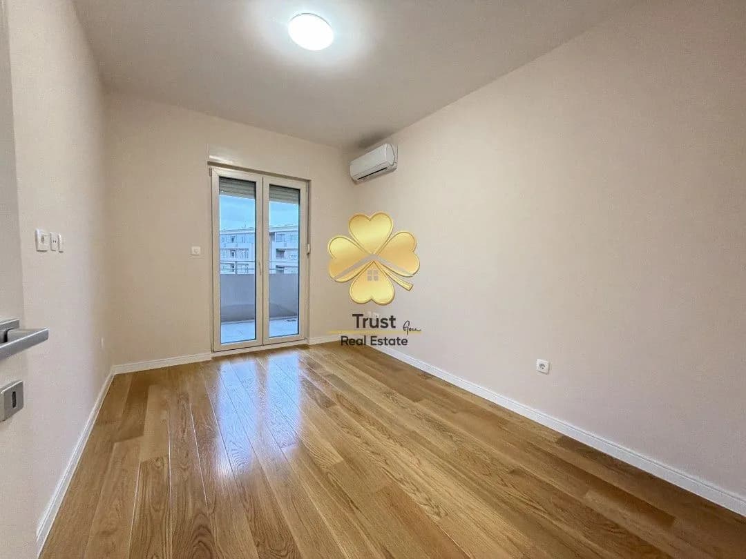 Izdavanje, trosoban stan, 100m², Central Point, Podgorica