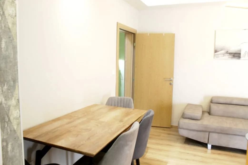 Izdavanje, trosoban stan, 100m², Zabjelo, Podgorica