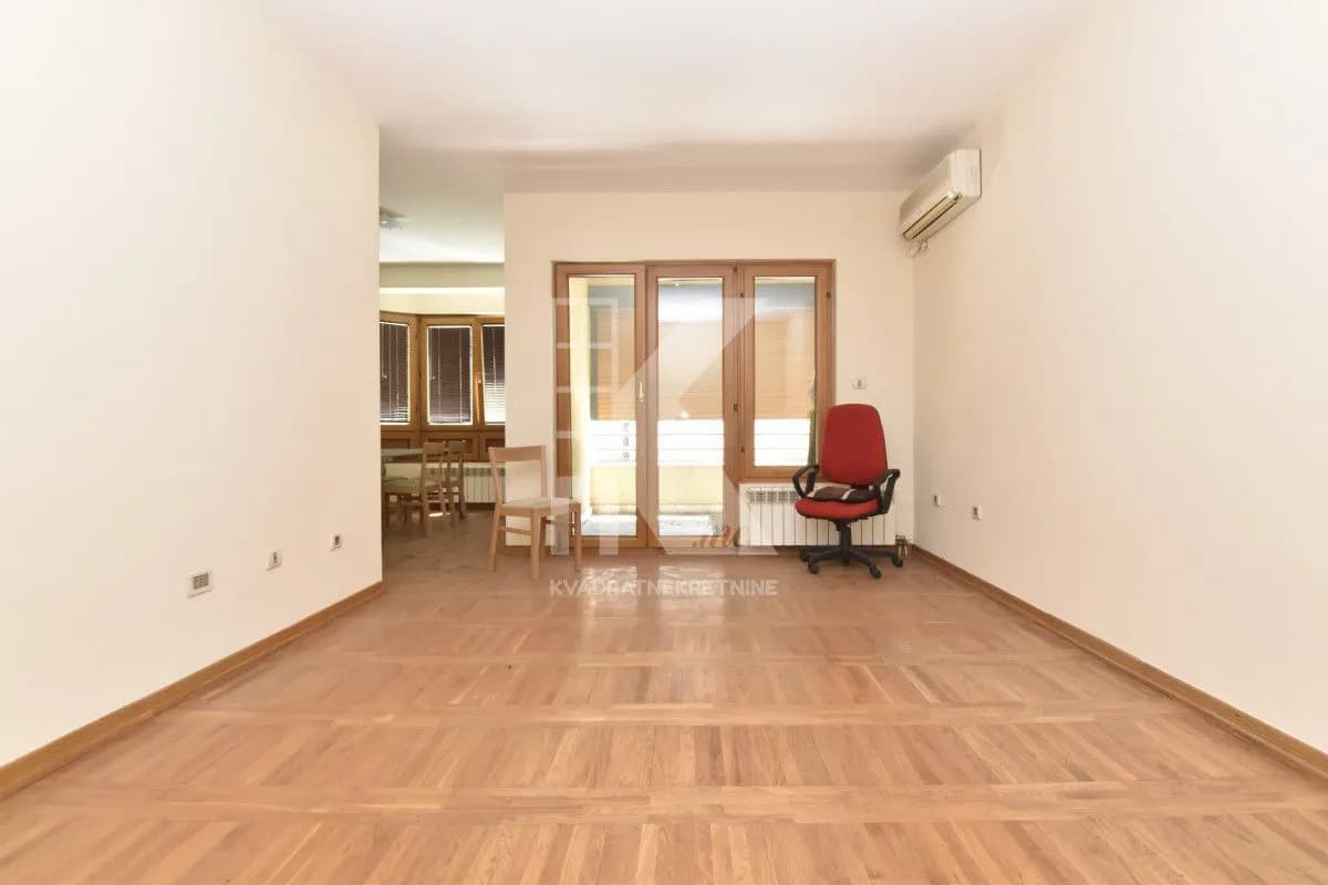 Izdavanje, trosoban stan, 110m², Preko Morače, Podgorica