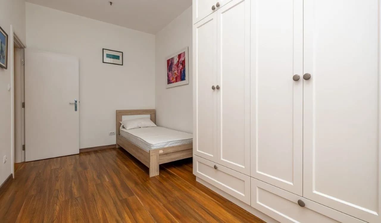 Izdavanje, trosoban stan, 118m², Preko Morače, Podgorica