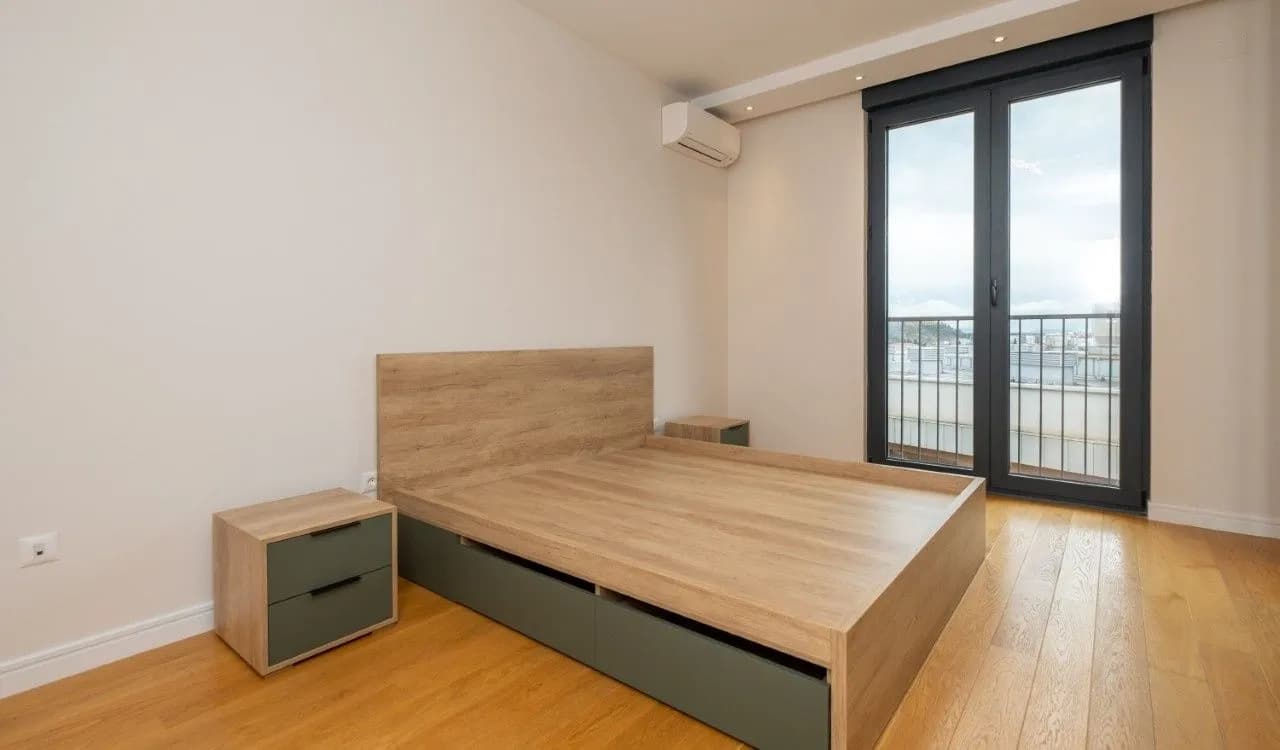 Izdavanje, trosoban stan, 127m², Preko Morače, Podgorica