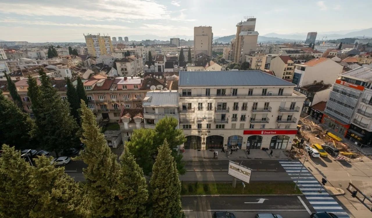 Izdavanje, trosoban stan, 275m², Podgorica, Crna Gora