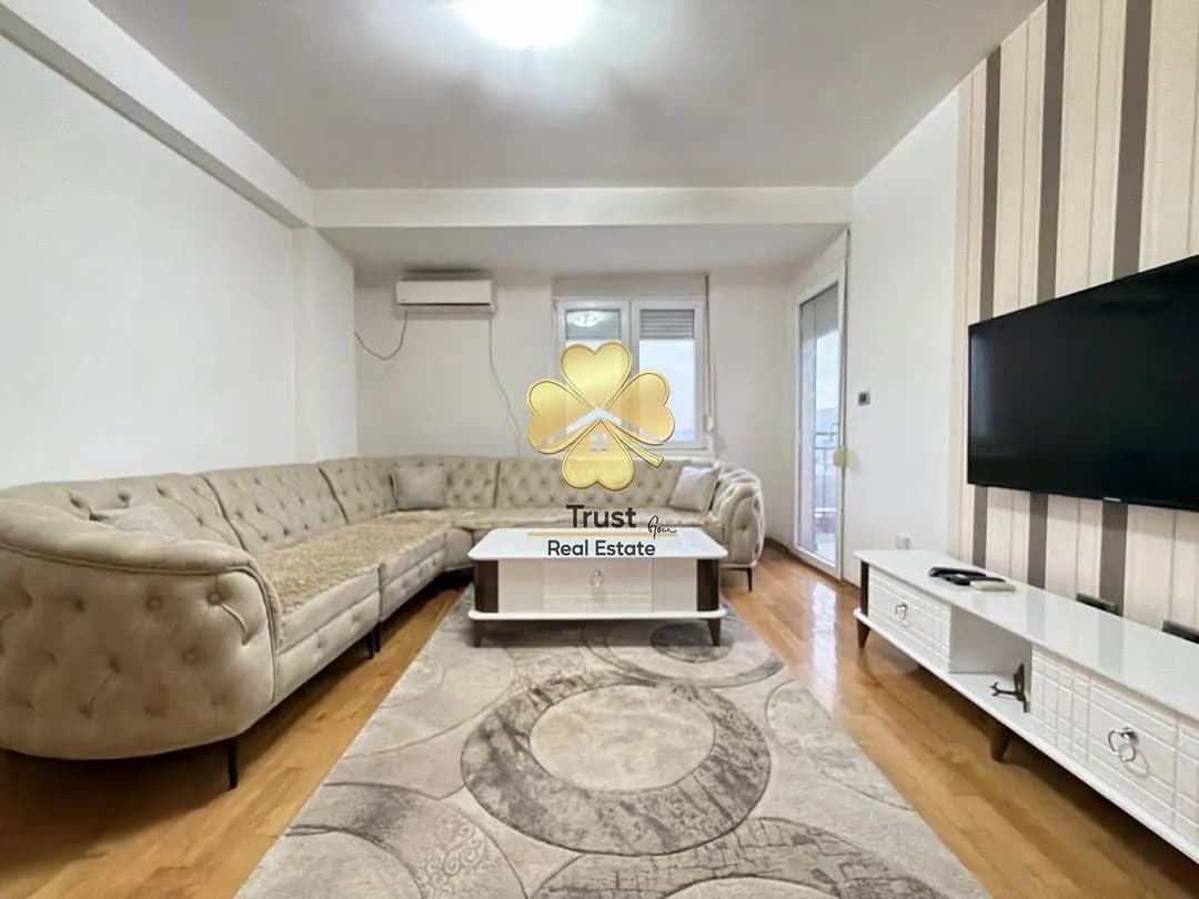 Izdavanje, trosoban stan, 80m², Krivi Most, Podgorica