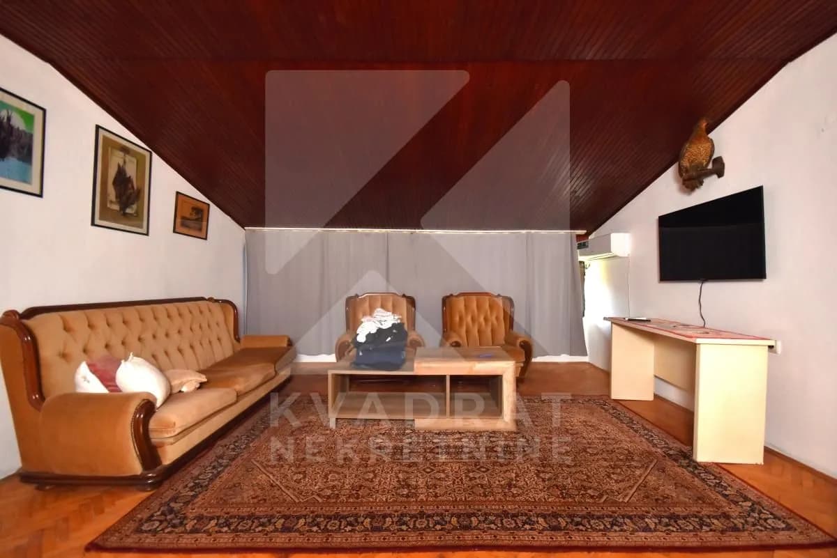 Izdavanje, trosoban stan, 90m², Stari Aerodrom, Podgorica