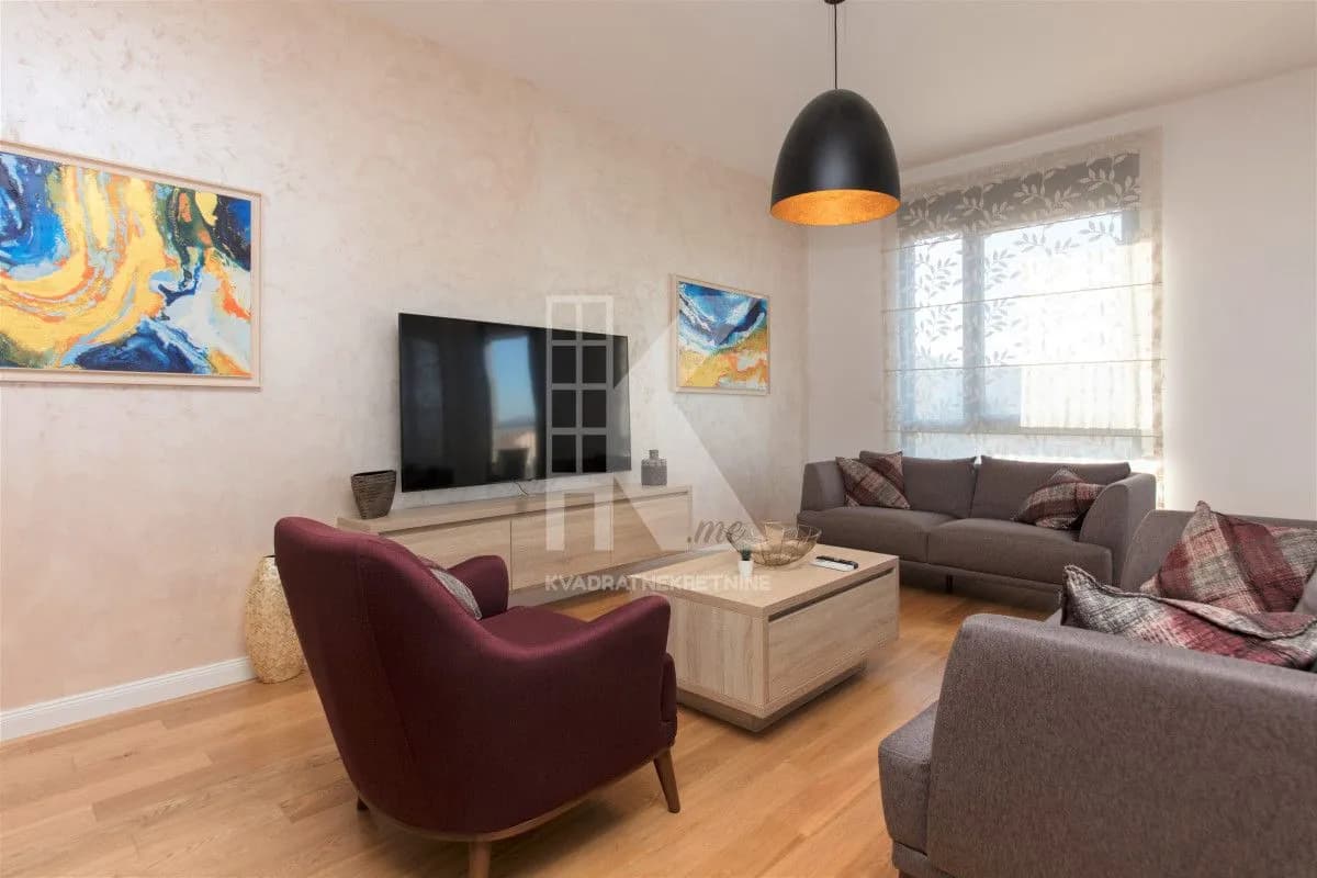 Izdavanje, trosoban stan, 95m², Kruševac, Podgorica