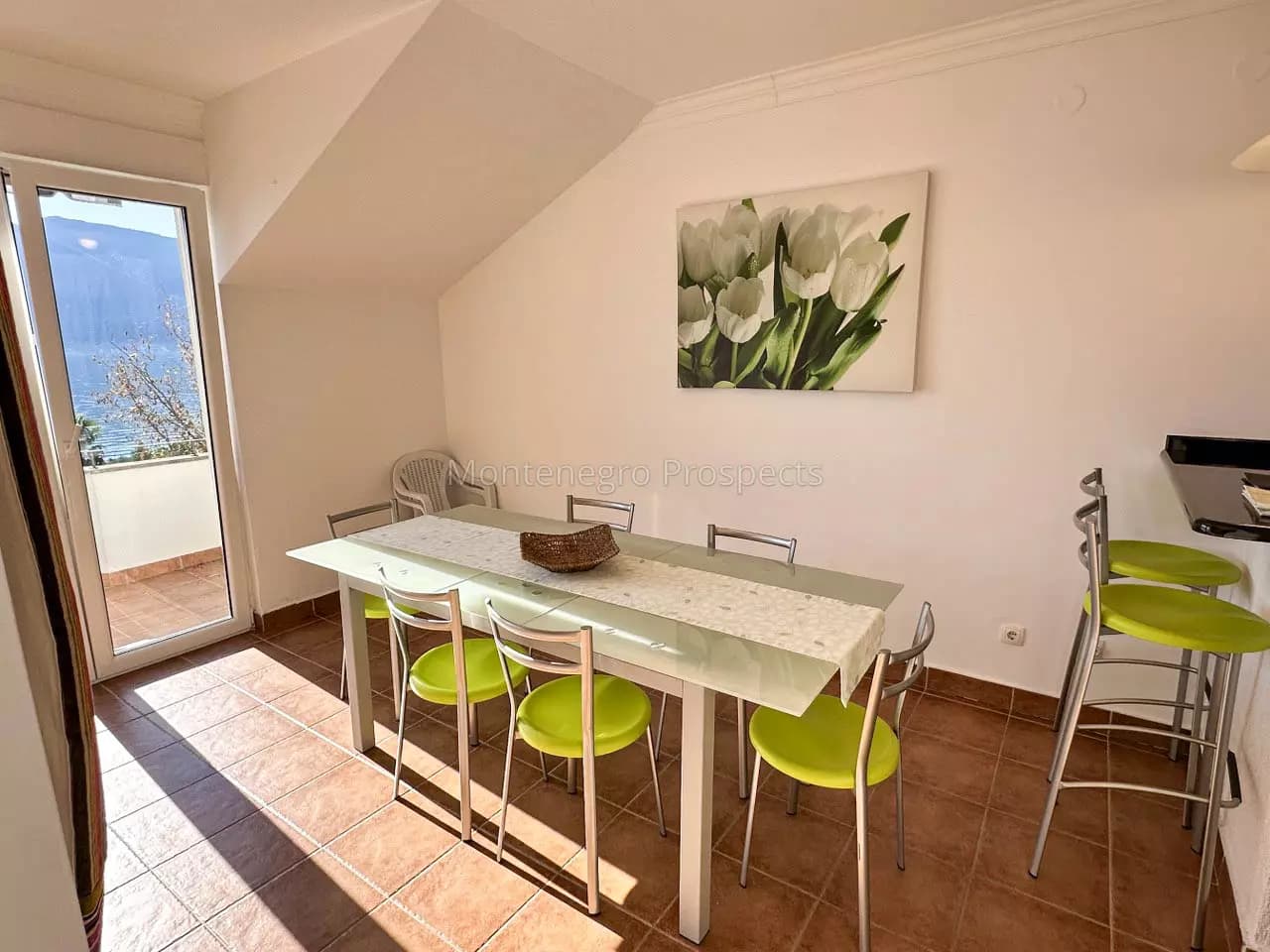 Jedinstvena ponuda! Dvosoban stan na drugoj liniji od mora, Orahovac, Kotor