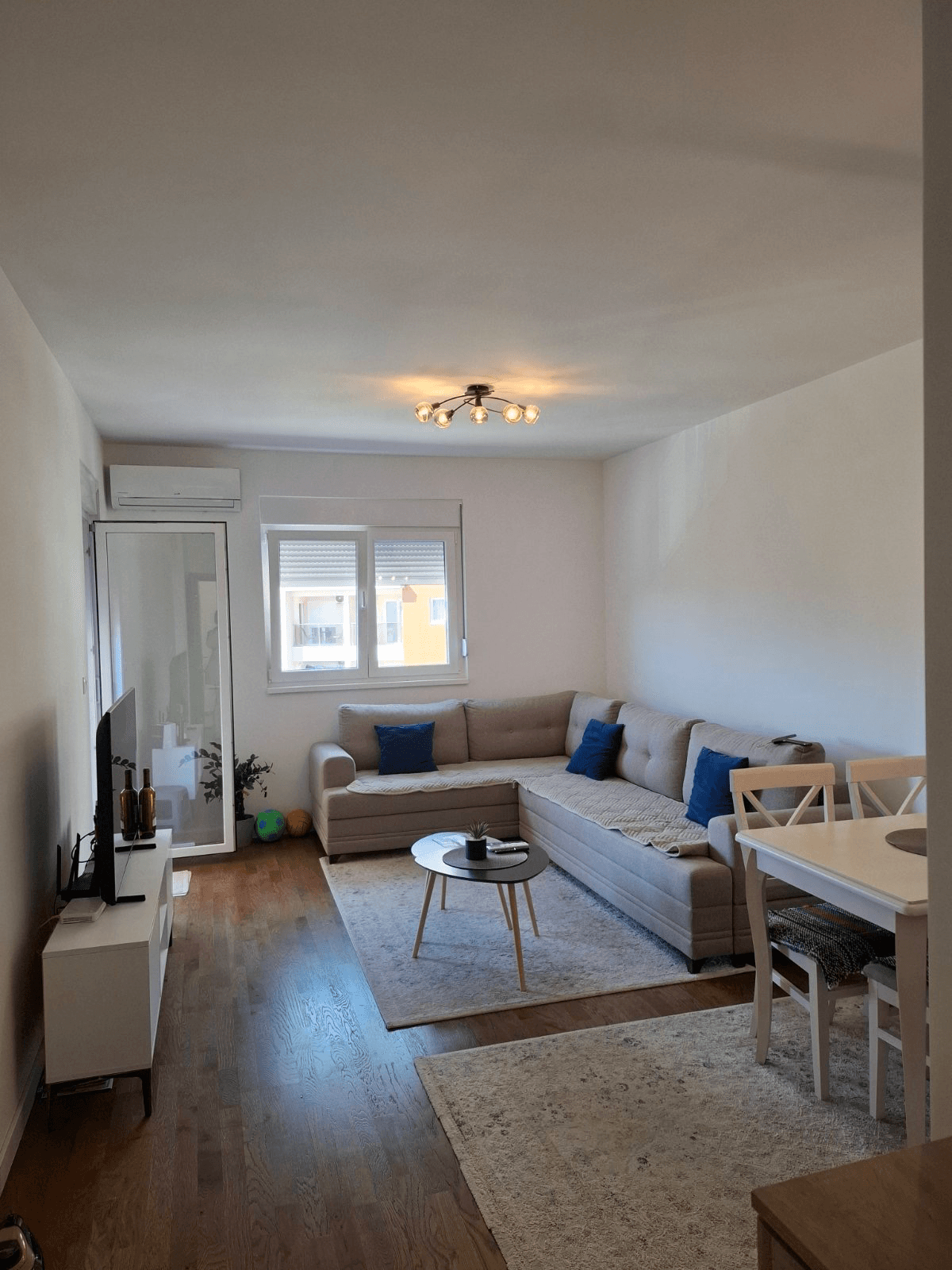 Furnished One-Bedroom Apartment