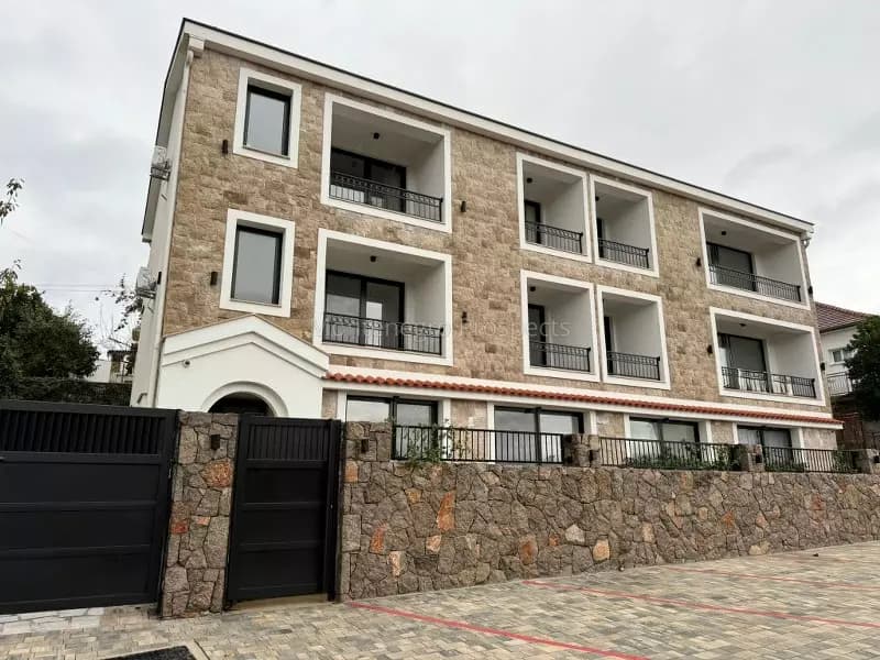 Jednosoban stan na odličnoj lokaciji, Radovići