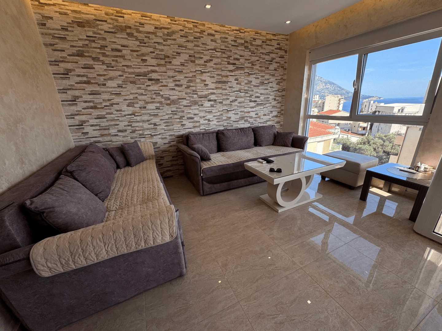 One bedroom apart with parking