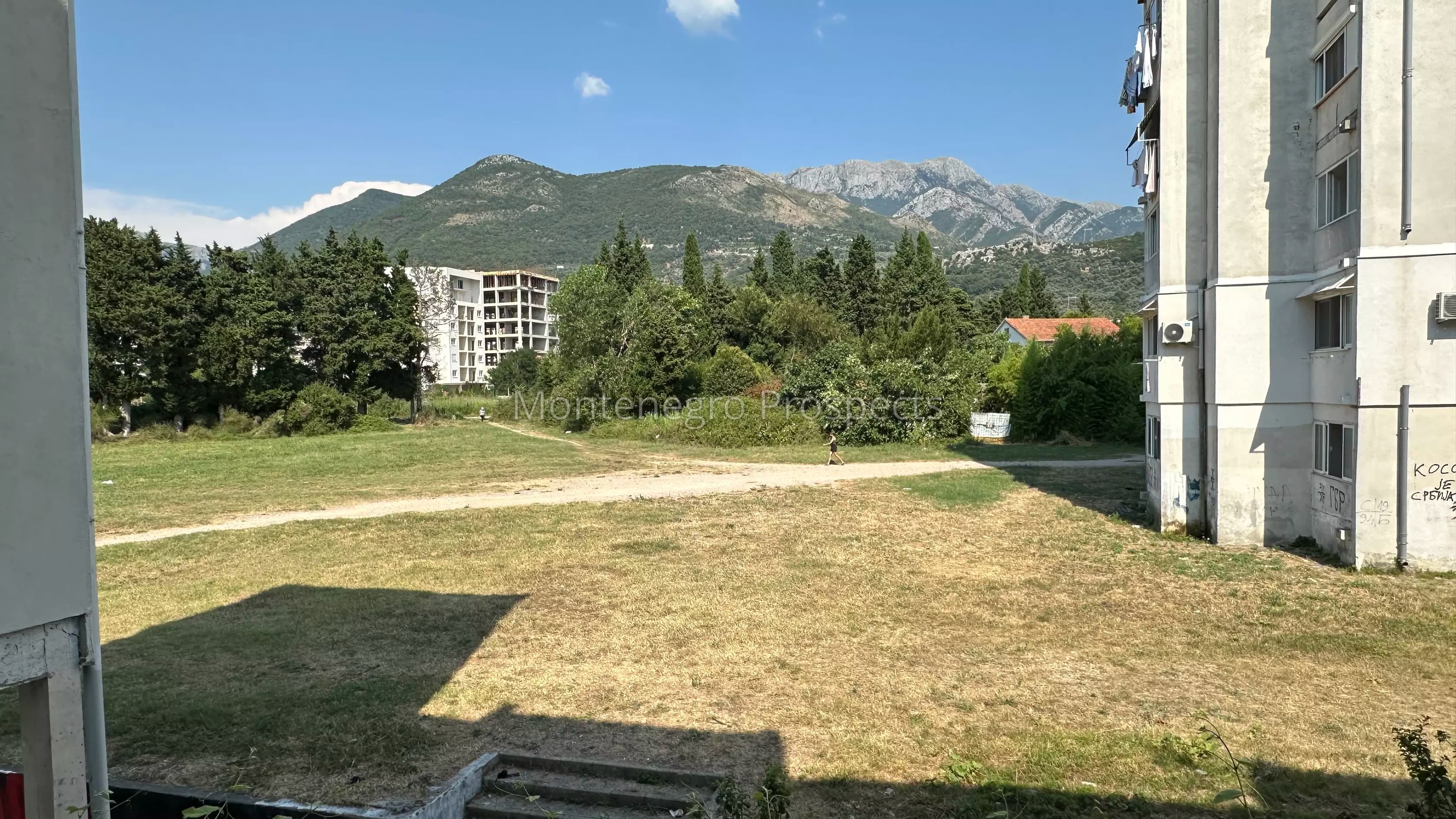 Komforan dvosoban stan, Bar