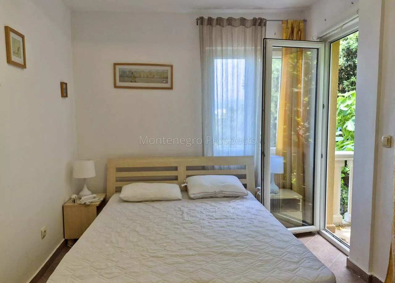 Kuca na prvoj liniji do mora u naselju Vidikovac, Bar