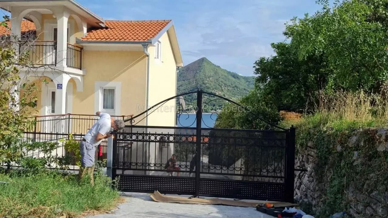 Kuća s predivnim pogledom na more u Kamenarima, Herceg Novi
