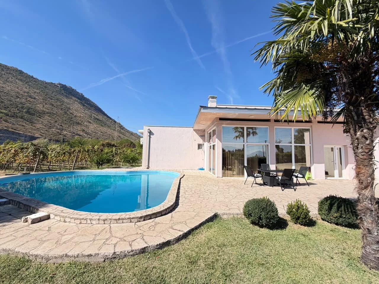 House with swimming pool in Tolosi, Podgorica, 250m2