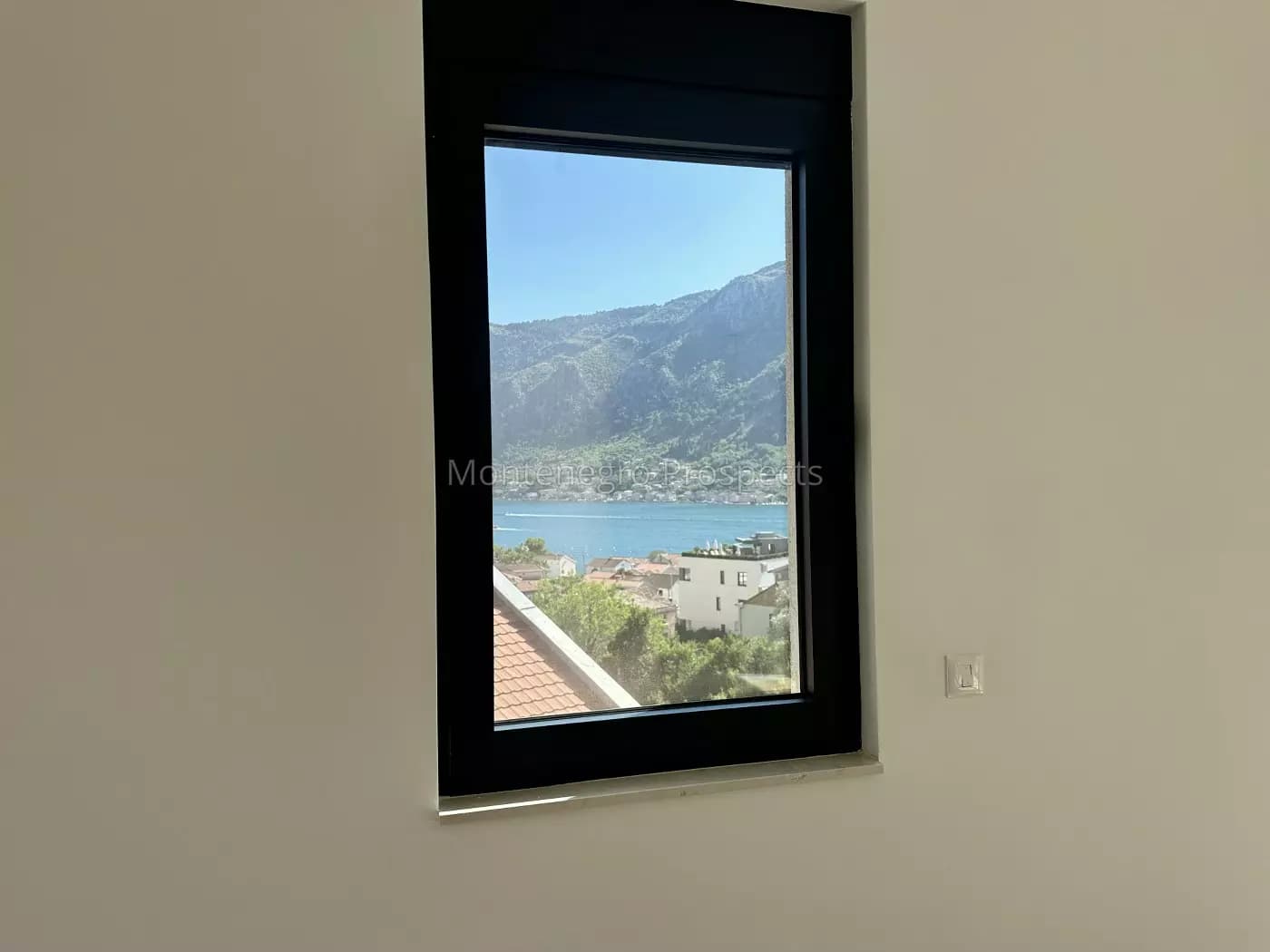 Kvalitetni stanovi na izvanrednoj lokaciji sa pogledom na more – Dobrota, Kotor