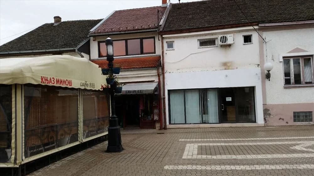 Lokal 81m2 u centru Grocke-pesacka zona