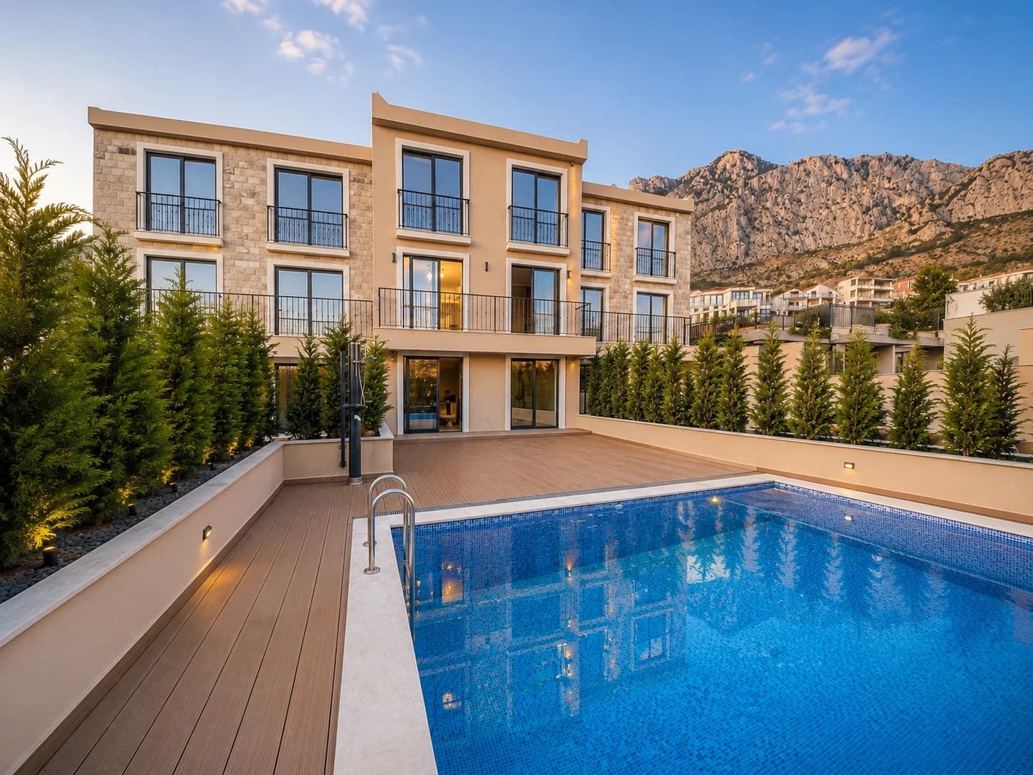 Luksuzni townhouse-ovi na prodaju direktno od investitora.