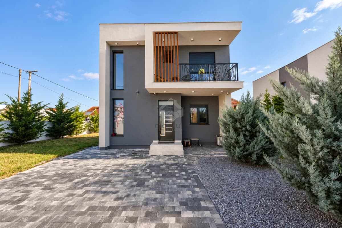 Moderna kuća 155m2 na placu 511m2, Dahna – Podgorica